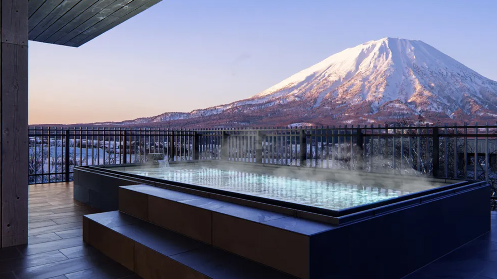 アメージングタイランド・グランドセール ニセコのラグジュアリーヴィラ「UMITO NISEKO CORNICHE HIRAFU 2人掛け・3人掛けソファ